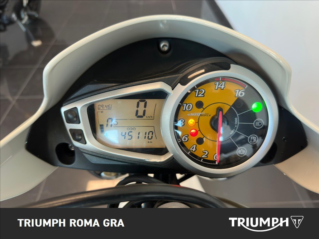 TRIUMPH Street Triple 675 