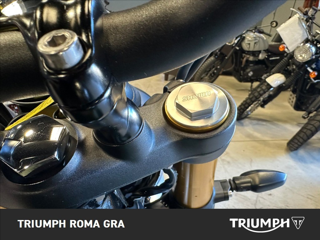 TRIUMPH Scrambler 900 Matt Khaki Green / Matt Phantom Black Abs