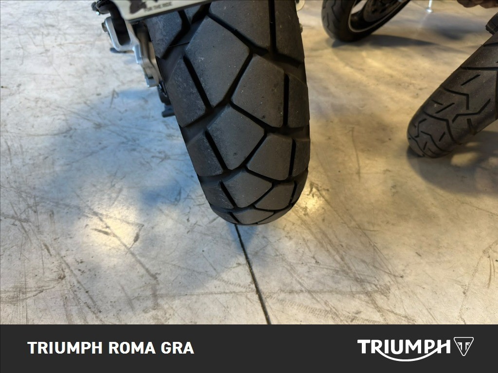 TRIUMPH Scrambler 900 Matt Khaki Green / Matt Phantom Black Abs