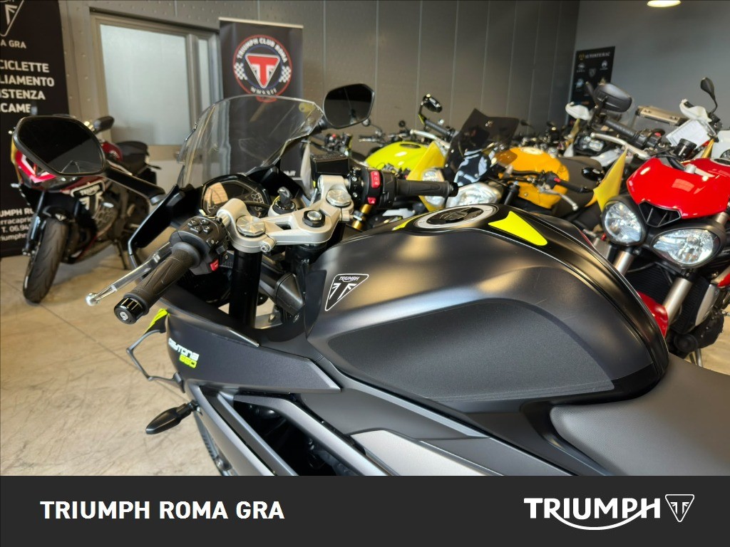 TRIUMPH Daytona 660 Abs
