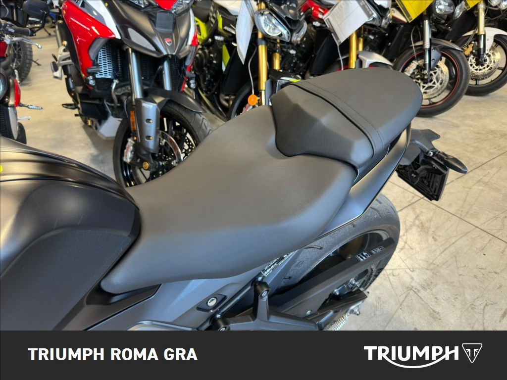 TRIUMPH Daytona 660 Abs
